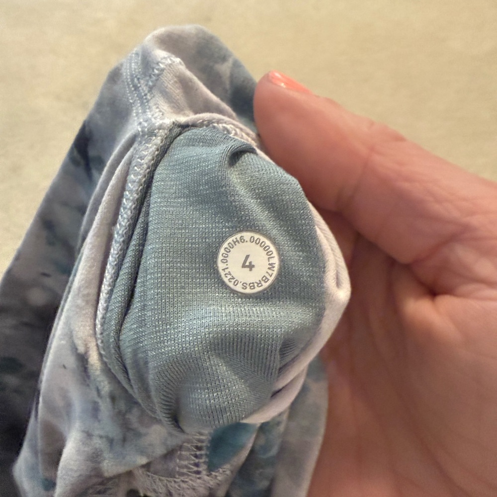 Set of 2 Lululemon align 8” bike shorts size 4 - Picture 9 of 10